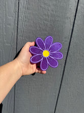 Load image into Gallery viewer, Daisy
